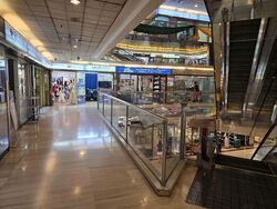 The Golden Landmark (D7), Retail #584086251